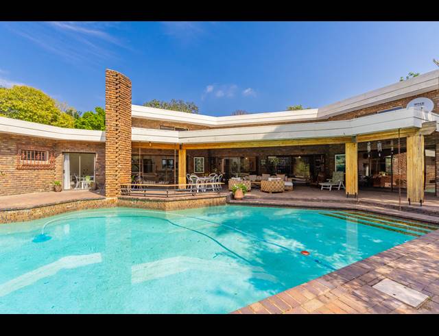 5 BEDROOM HOUSE FOR SALE IN BRYANSTON